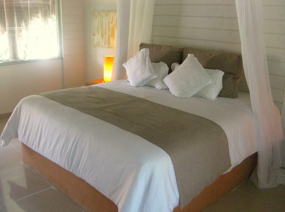 Magic Blue Spa Boutique Hotel Adults Only Playa del Carmen Ngoại thất bức ảnh A bed with a bed runner