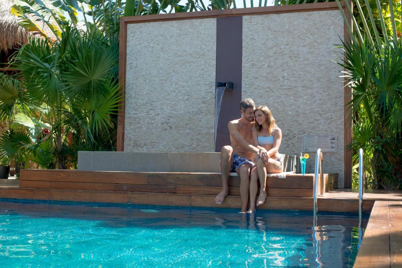 Magic Blue Spa Boutique Hotel Adults Only Playa del Carmen Ngoại thất bức ảnh Outdoor shower at a resort